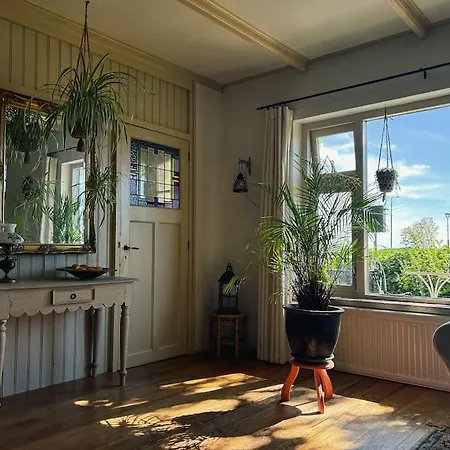 Onder De Kastanje! Holiday home Koedijk