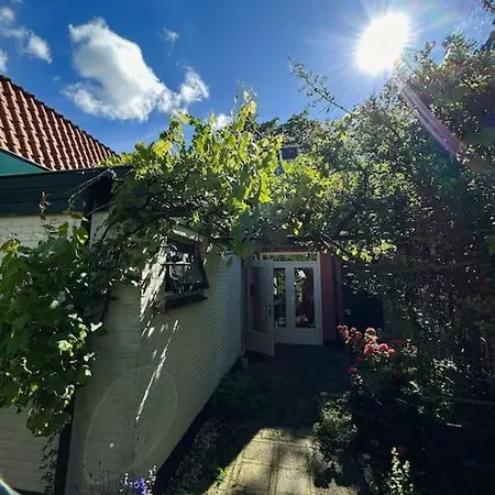 Onder De Kastanje! Casa de Férias *